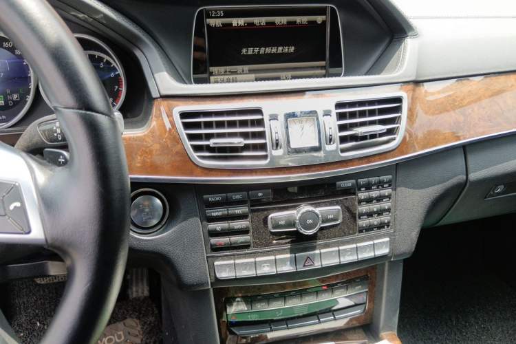 Used Mercedes-Benz E-Class 2014 E 400 L Hybrid Audio And AC Panel