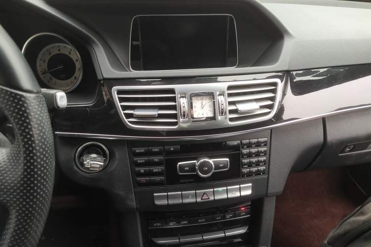 Used Mercedes-Benz E-Class 2014 Restyled E 260 L Sport Edition Audio And AC Panel