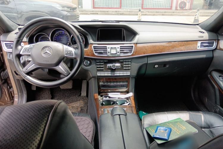 Used Mercedes-Benz E-Class 2014 E 400 L Hybrid Center Console