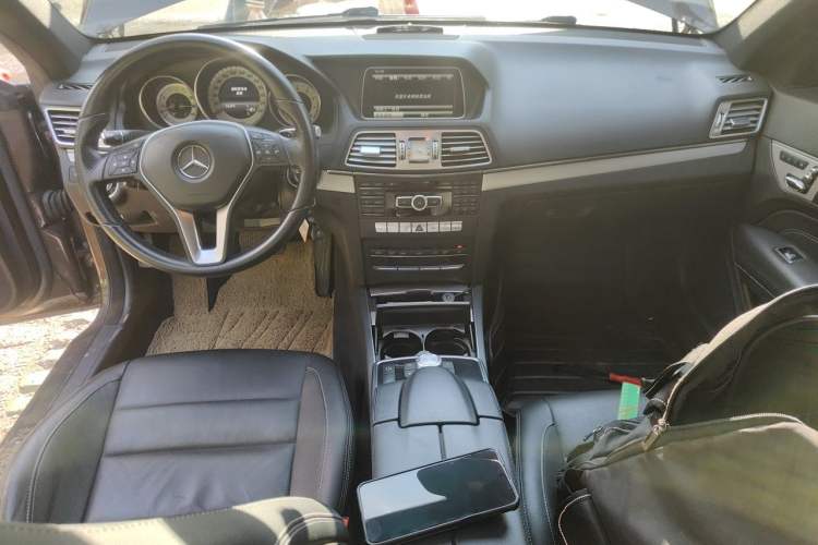 Used Mercedes-Benz E-Class 2014 E 260 Coupe Center Console
