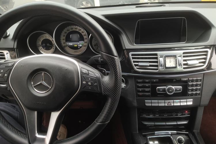 Used Mercedes-Benz E-Class 2014 Restyled E 260 L Sport Edition Center Console