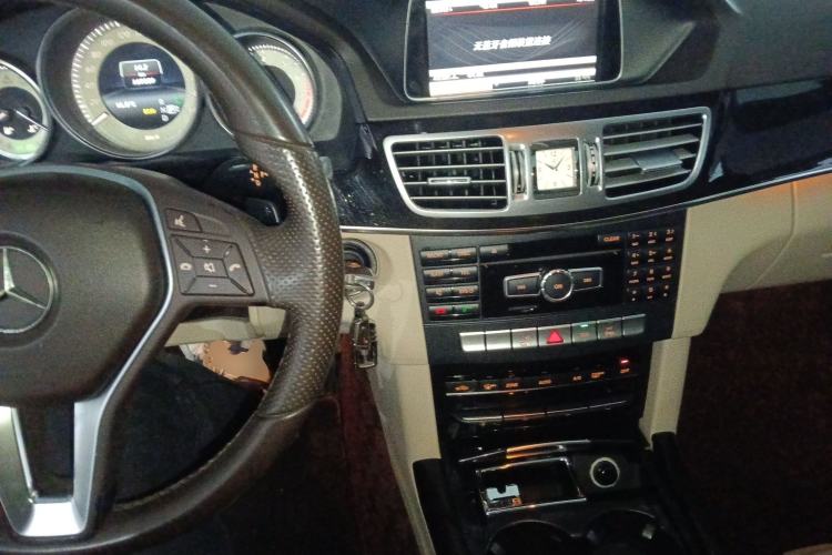 Used Mercedes-Benz E-Class 2014 Restyled E 260 L Sport Edition Center Console