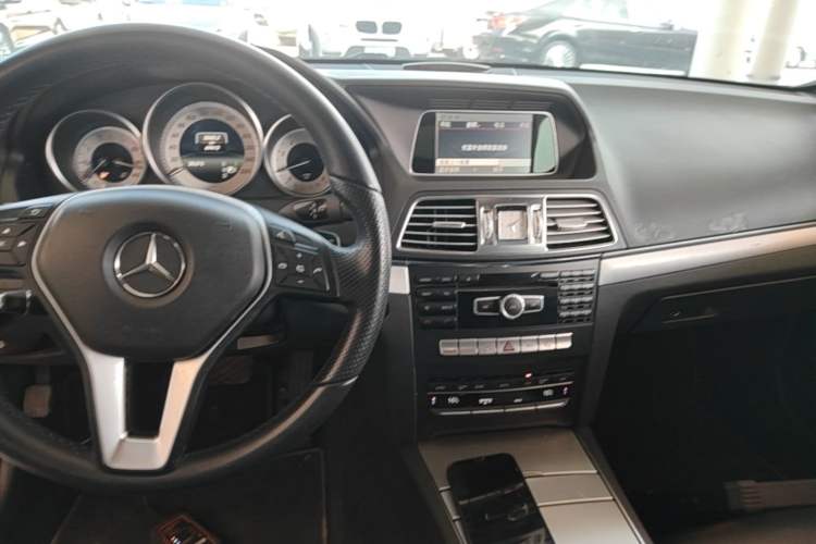 Used Mercedes-Benz E-Class 2014 E 200 Coupe Center Console