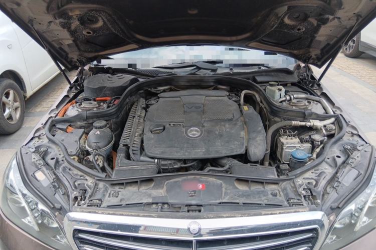 Used Mercedes-Benz E-Class 2014 E 400 L Hybrid Engine Bay