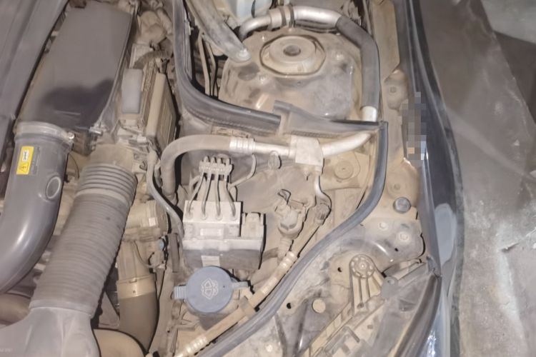 Used Mercedes-Benz E-Class 2014 E 260 L Sport Luxury Model Engine Bay Left