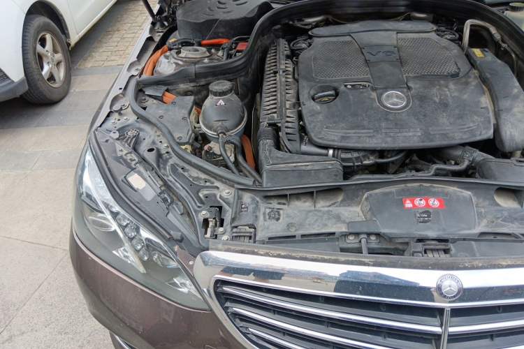 Used Mercedes-Benz E-Class 2014 E 400 L Hybrid Engine Bay Right