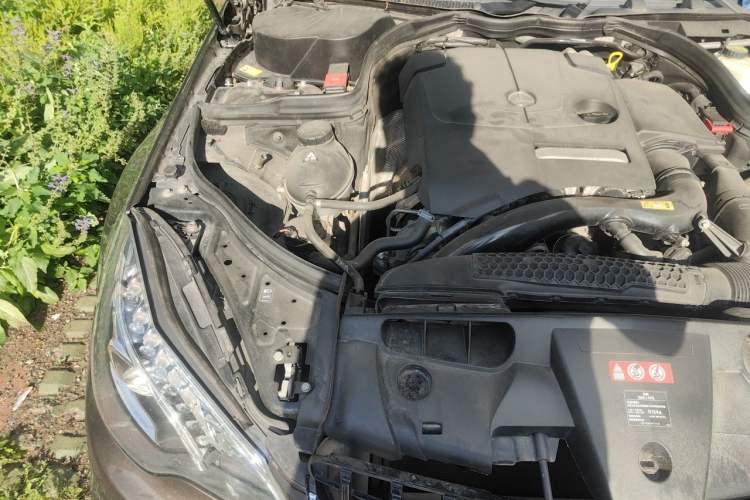 Used Mercedes-Benz E-Class 2014 E 260 Coupe Engine Bay Right