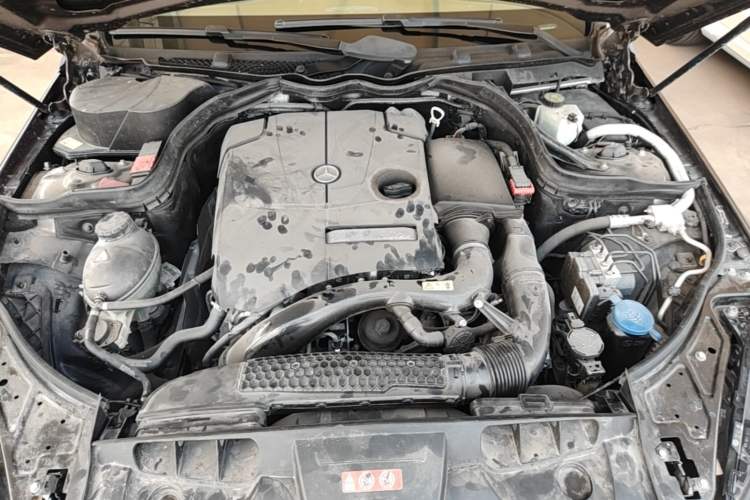 Used Mercedes-Benz E-Class 2014 E 200 Coupe Engine Bay