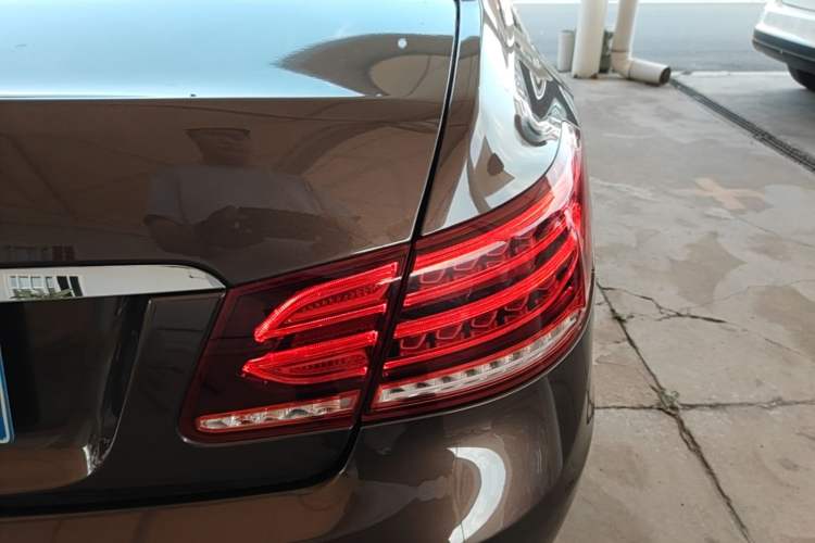 Used Mercedes-Benz E-Class 2014 E 200 Coupe Exterior 3