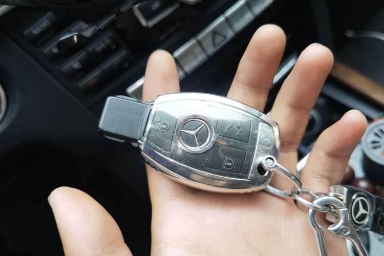 Used Mercedes-Benz E-Class 2014 E 260 L Interior 1