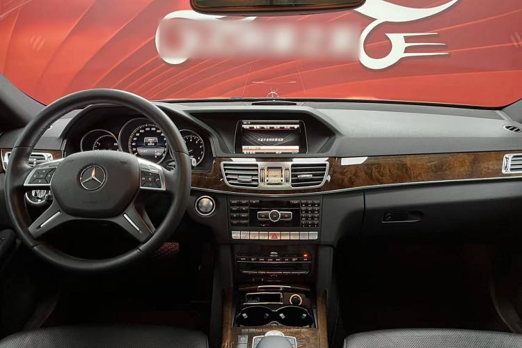 Used Mercedes-Benz E-Class 2014 E 300 L Interior 1