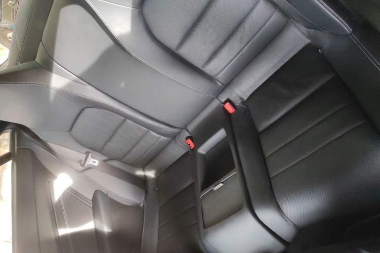 Used Mercedes-Benz E-Class 2014 E 200 Coupe Interior 1