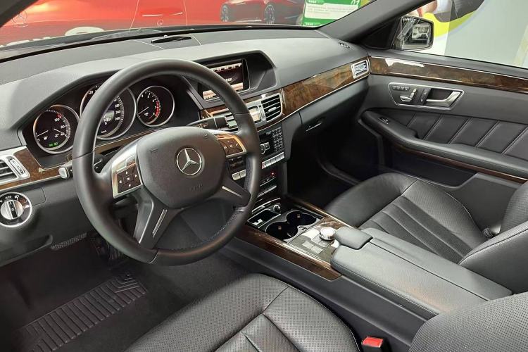 Used Mercedes-Benz E-Class 2014 E 300 L Interior 2