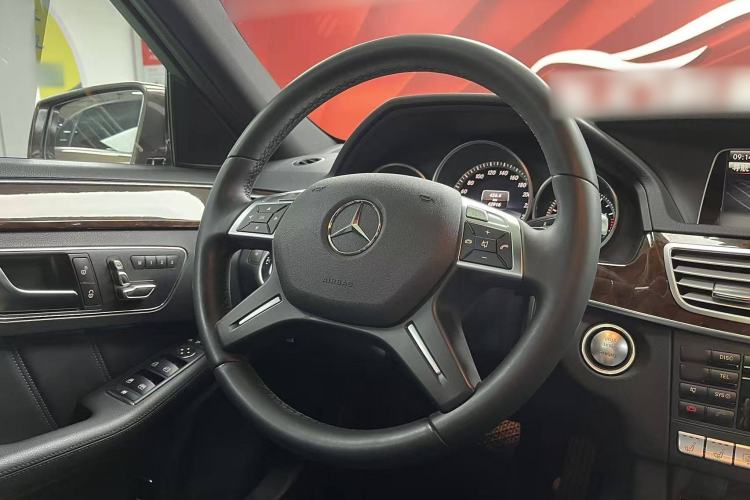 Used Mercedes-Benz E-Class 2014 E 300 L Interior 4