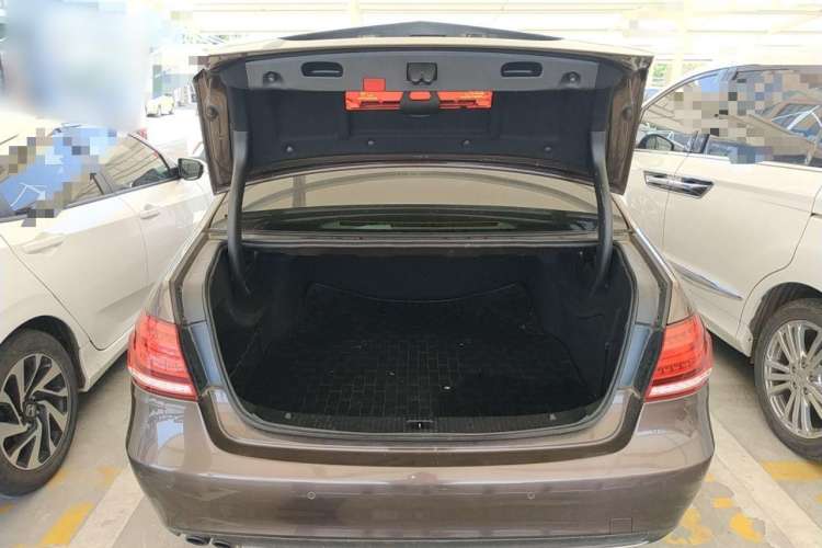 Used Mercedes-Benz E-Class 2014 E 260 L Sport Edition Interior 9