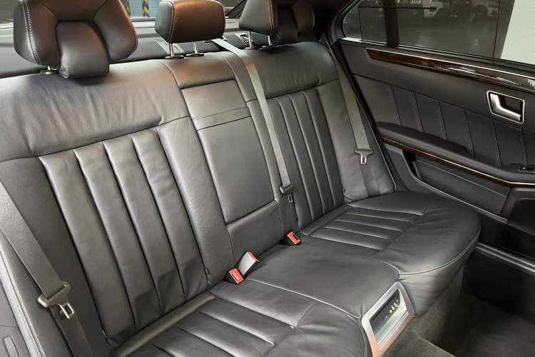 Used Mercedes-Benz E-Class 2014 E 300 L Interior 9