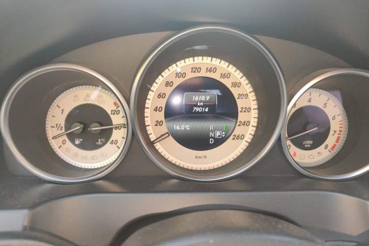 Used Mercedes-Benz E-Class 2014 E 260 Coupe Odometer Close Up
