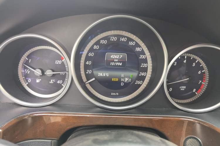 Used Mercedes-Benz E-Class 2014 E 260 L Odometer Close Up