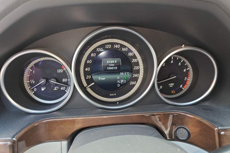 Used Mercedes-Benz E-Class 2014 E 260 L Sport Luxury Model Odometer Close Up