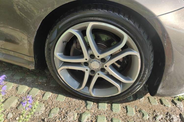 Used Mercedes-Benz E-Class 2014 E 260 Coupe Right Front Wheel Hub