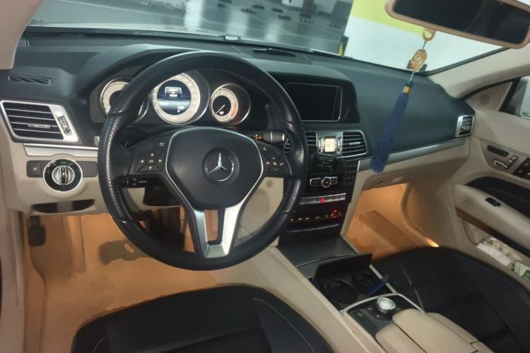Used Mercedes-Benz E-Class 2014 E 260 Coupe Center Console