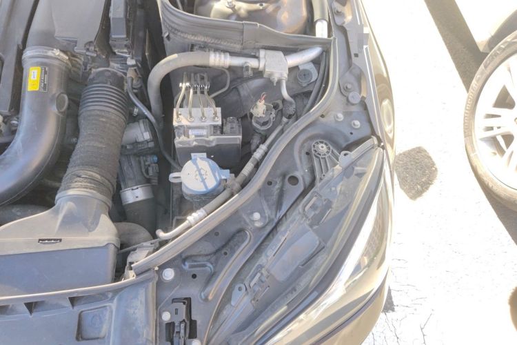 Used Mercedes-Benz E-Class 2014 E 260 L Sport Edition Engine Bay Left