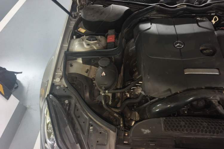 Used Mercedes-Benz E-Class 2014 E 260 Coupe Engine Bay Right