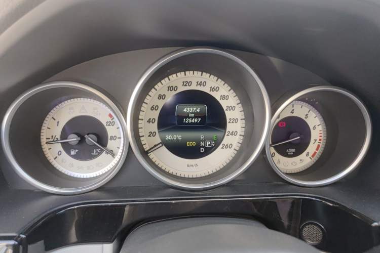 Used Mercedes-Benz E-Class 2014 E 260 L Sport Edition Odometer Close Up