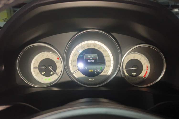 Used Mercedes-Benz E-Class 2014 E 260 Coupe Odometer Close Up
