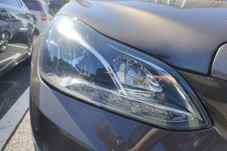 Used Mercedes-Benz E-Class 2014 E 260 L Sport Edition Right Front Headlight