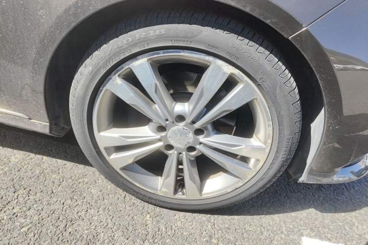 Used Mercedes-Benz E-Class 2014 E 260 L Sport Edition Right Front Wheel Hub