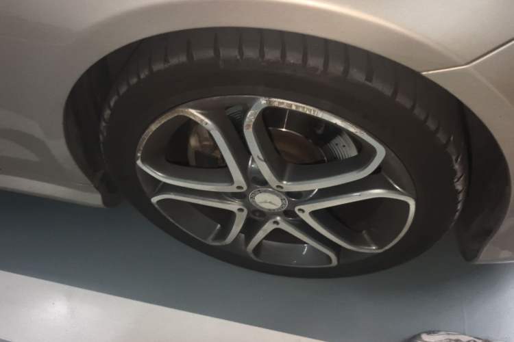 Used Mercedes-Benz E-Class 2014 E 260 Coupe Right Front Wheel Hub