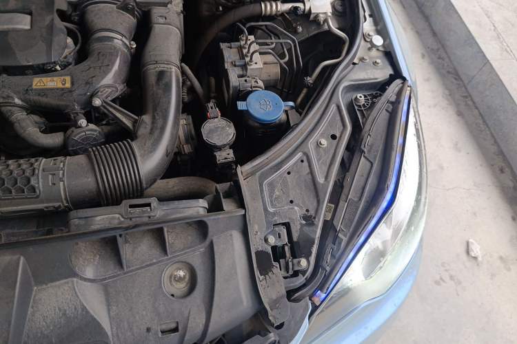 Used Mercedes-Benz E-Class 2014 E 200 Coupe Engine Bay Left