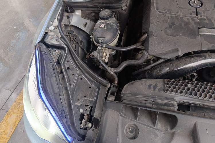 Used Mercedes-Benz E-Class 2014 E 200 Coupe Engine Bay Right