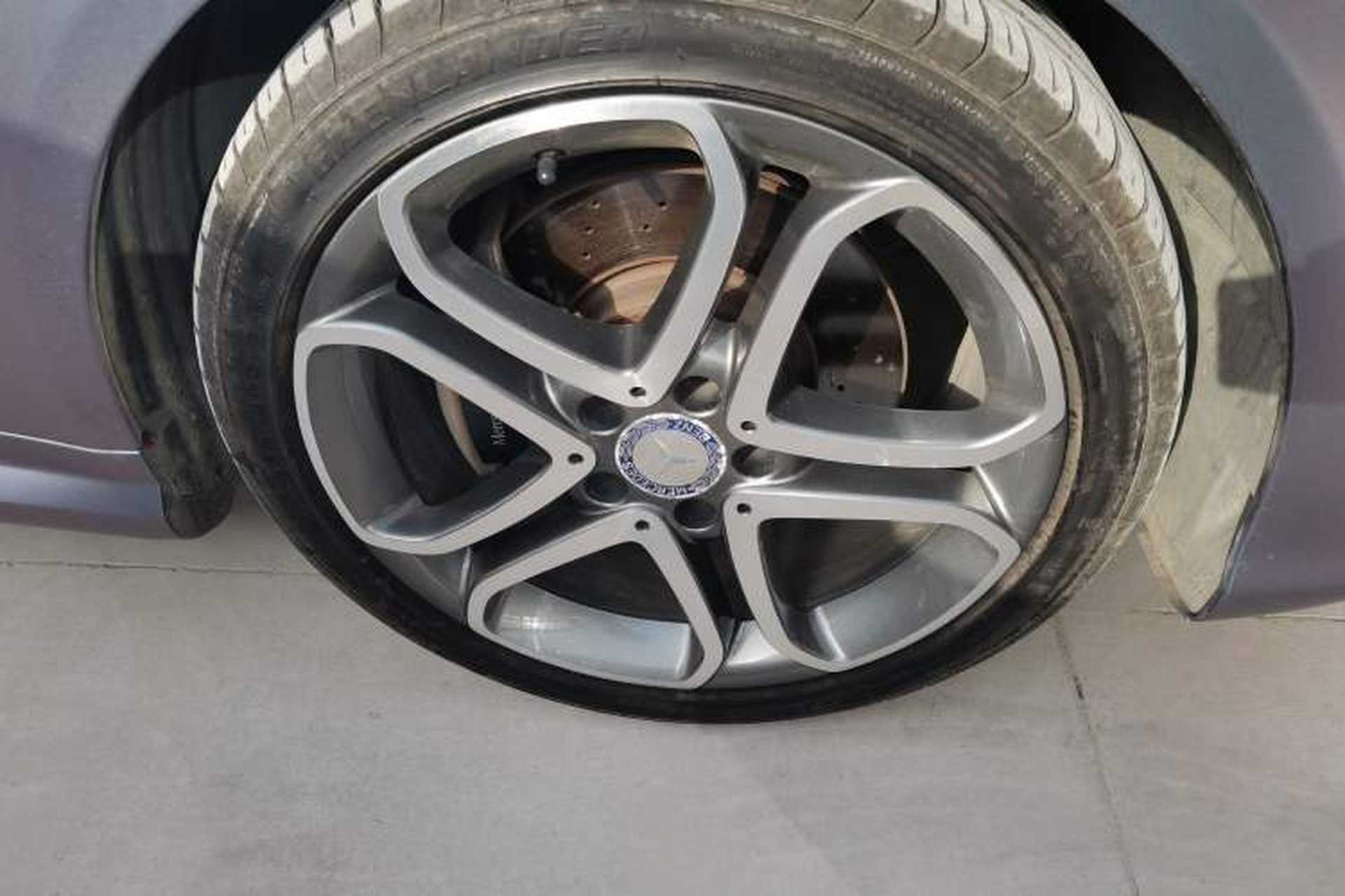 Used Mercedes-Benz E-Class 2014 E 200 Coupe Right Front Wheel Hub