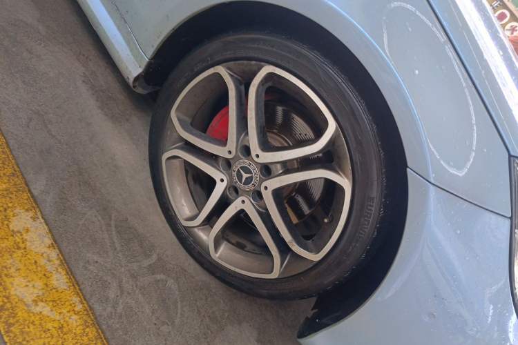 Used Mercedes-Benz E-Class 2014 E 200 Coupe Right Front Wheel Hub
