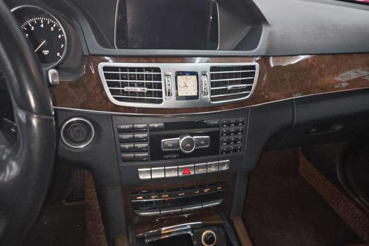 Used Mercedes-Benz E-Class 2014 E 260 L Luxury Model Audio And AC Panel