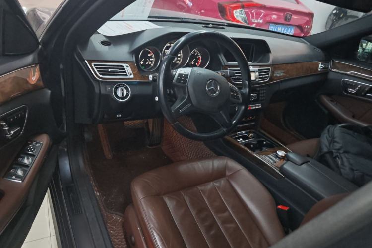 Used Mercedes-Benz E-Class 2014 E 260 L Luxury Model Center Console