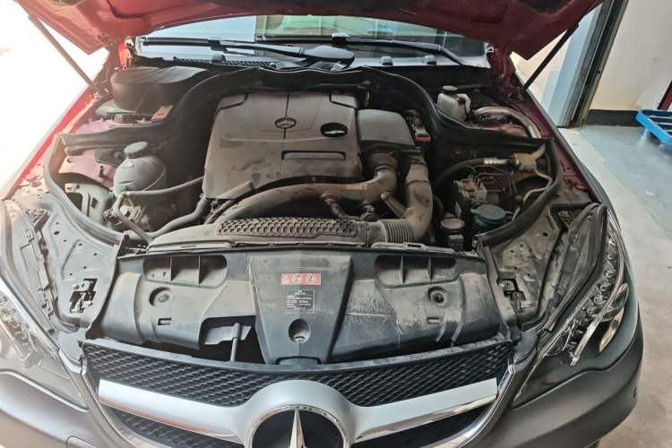 Used Mercedes-Benz E-Class 2014 E 260 Coupe Engine Bay