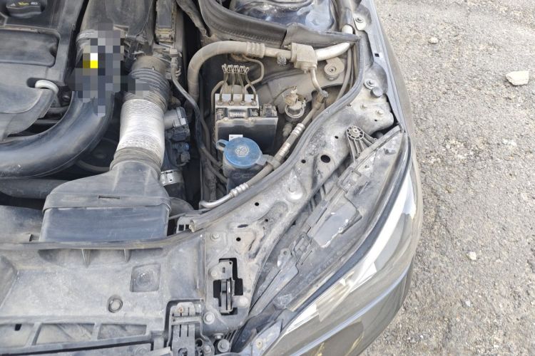 Used Mercedes-Benz E-Class 2014 E 260 L Sport Edition Engine Bay Left