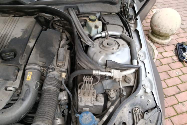 Used Mercedes-Benz E-Class 2014 E 260 L Sport Edition Engine Bay Left