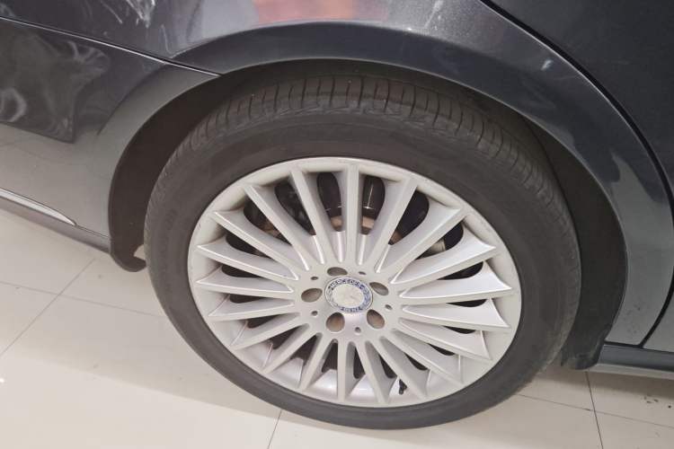 Used Mercedes-Benz E-Class 2014 E 260 L Luxury Model Exterior 5