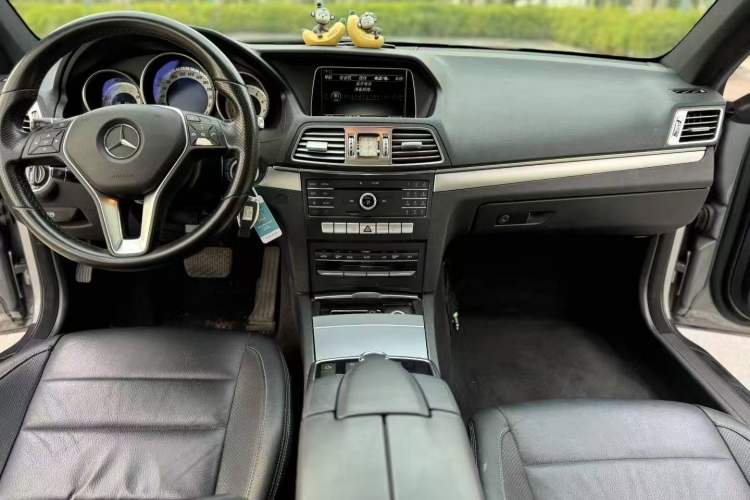 Used Mercedes-Benz E-Class 2014 E 200 Coupe Interior 1