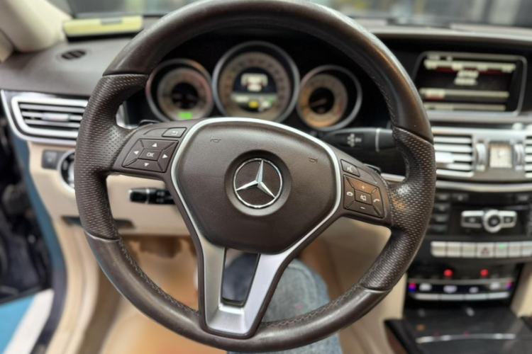 Used Mercedes-Benz E-Class 2014 Restyled E 260 L Sport Edition Interior 3