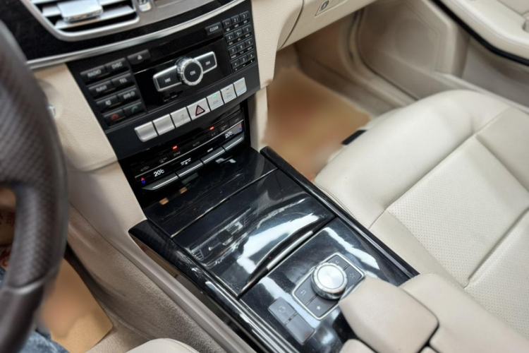 Used Mercedes-Benz E-Class 2014 Restyled E 260 L Sport Edition Interior 9