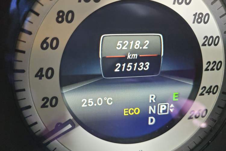 Used Mercedes-Benz E-Class 2014 E 260 L Sport Edition Odometer Close Up