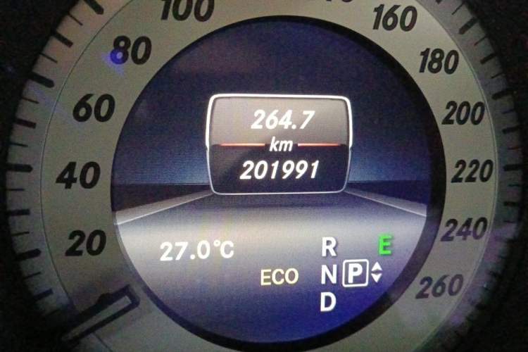 Used Mercedes-Benz E-Class 2014 E 260 L Sport Edition Odometer Close Up