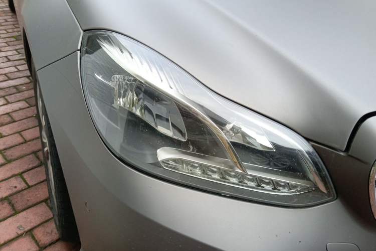 Used Mercedes-Benz E-Class 2014 E 260 L Sport Edition Right Front Headlight