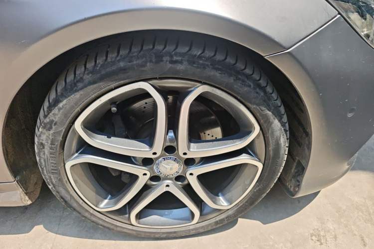 Used Mercedes-Benz E-Class 2014 E 260 Coupe Right Front Wheel Hub