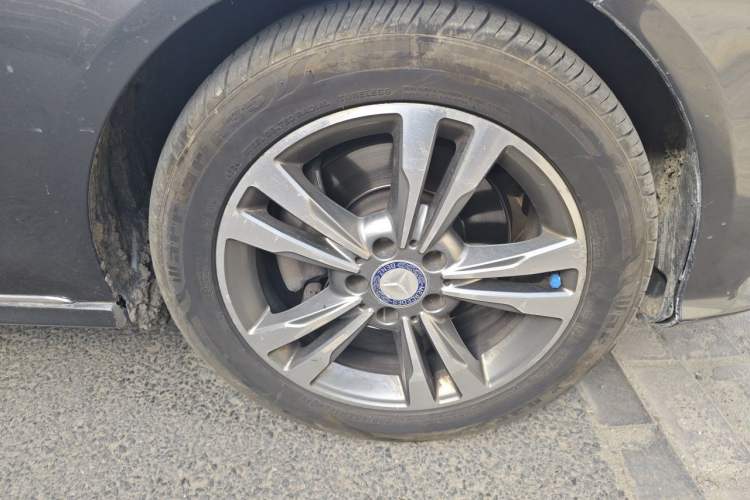 Used Mercedes-Benz E-Class 2014 E 260 L Sport Edition Right Front Wheel Hub